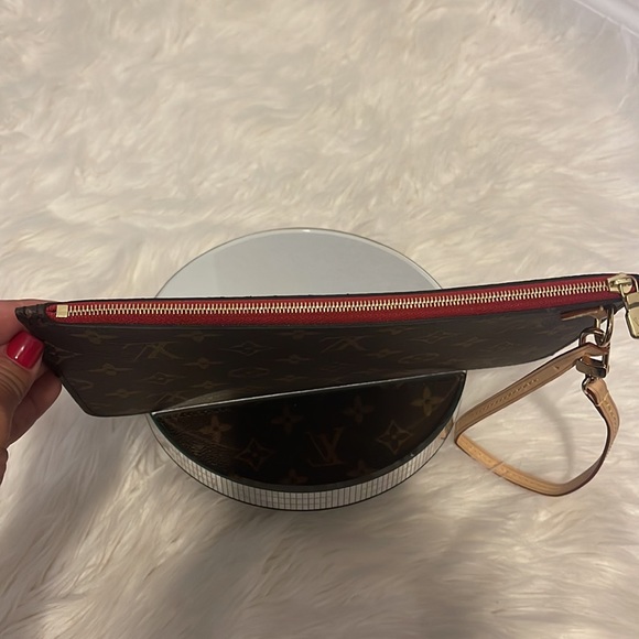 NWOT LOUIS VUITTON Pochette Wristlet Monogram Canvas Neverfull MM - Picture 5 of 6